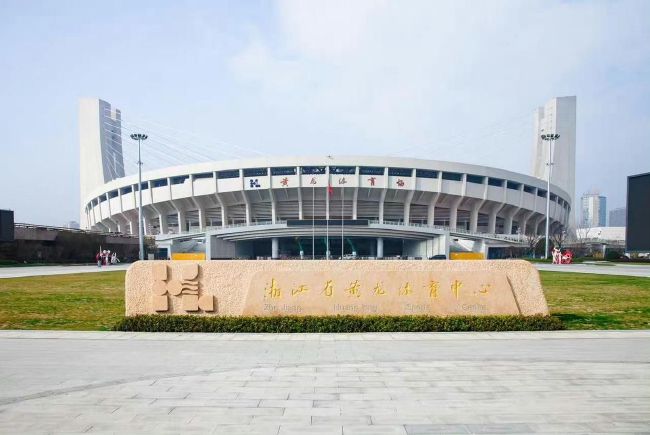 在2023年，米兰老将吉鲁一共打进了8个头球，在欧洲五大联赛所有球员中，吉鲁的头球进球数和凯恩并列第一。